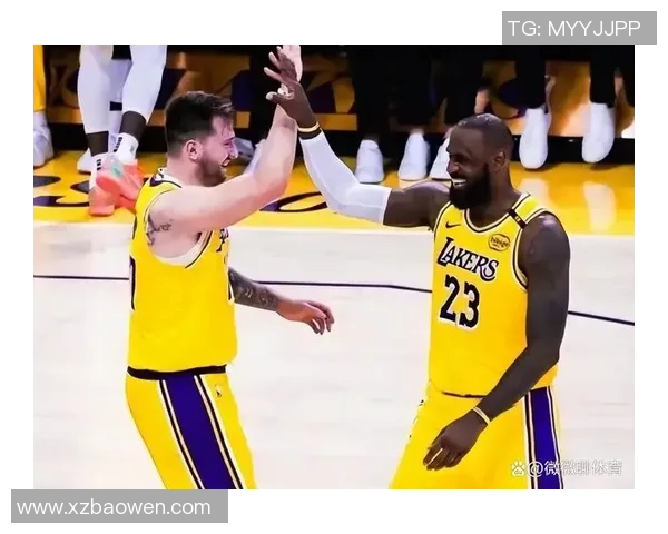 夏洛特黄蜂与洛杉矶湖人激战正酣球迷期待精彩对决与精彩瞬间